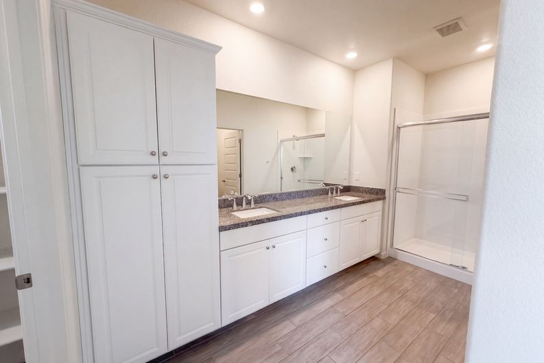 Photo 7 of 25 of 1687 Pena Ln, Woodland, CA