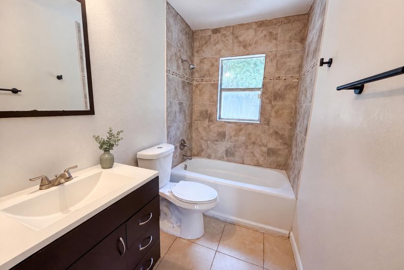 Photo 7 of 14 of 7018 Lynwood Dr, Tampa, FL