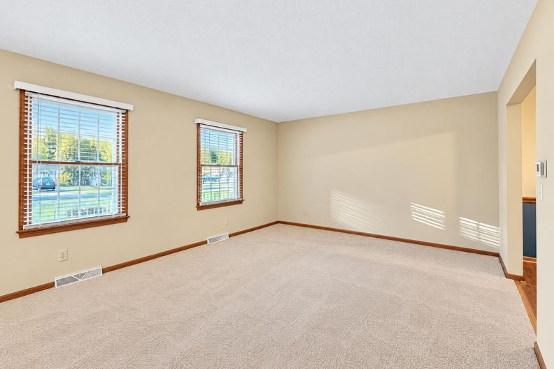 Photo 10 of 43 of 453 Carruthers Rd, Tallmadge, OH