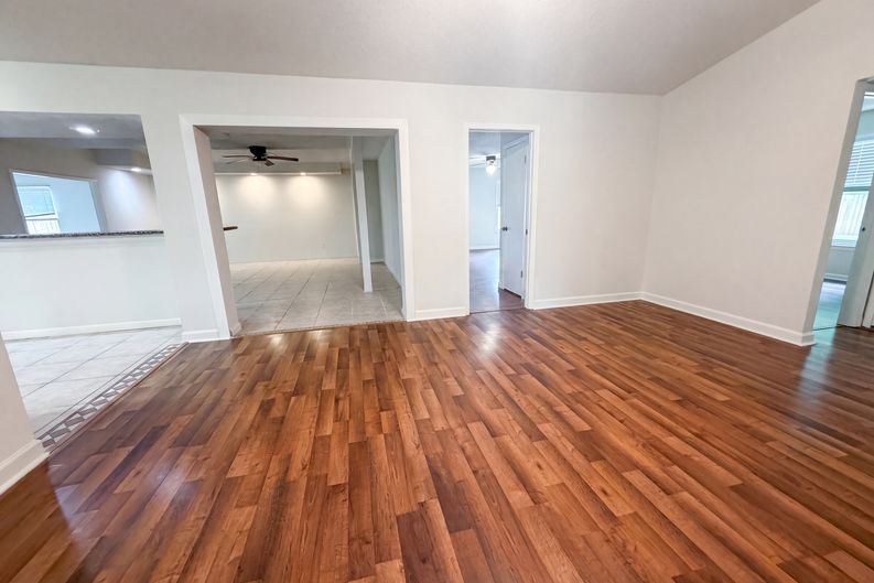 Photo 7 of 22 of 841 Chalmet Ln, Jacksonville, FL