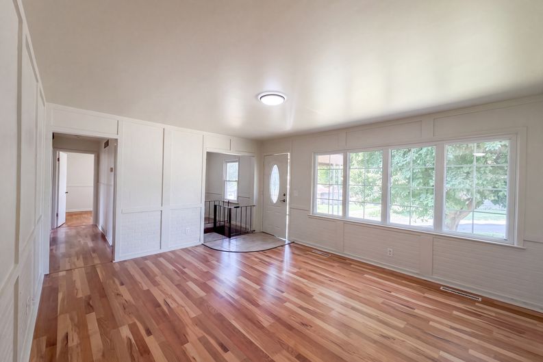 Photo 3 of 25 of 1020 Garden St, Saint Joseph, MO