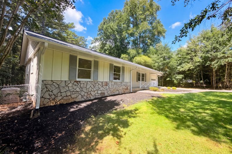 Photo 20 of 23 of 1181 Bouldercrest Cir, Watkinsville, GA