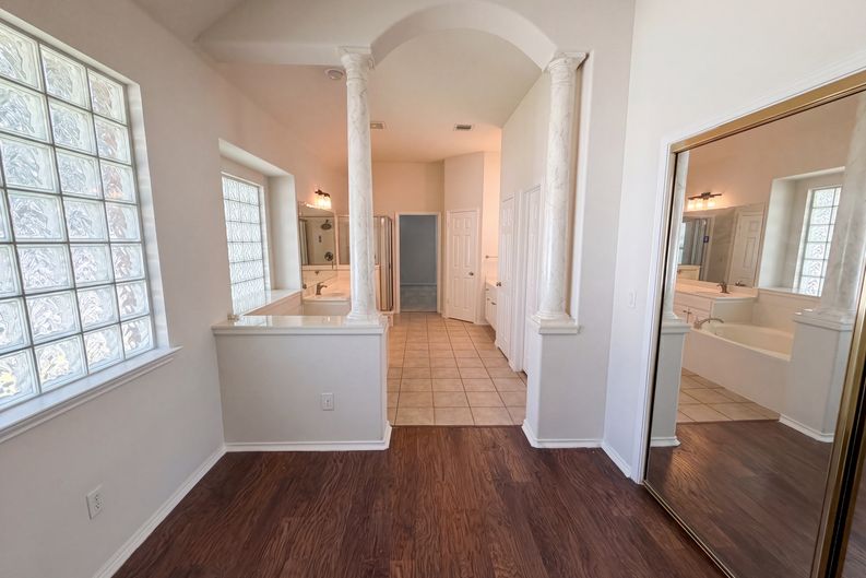 Photo 18 of 24 of 117 Brentwood Dr, Georgetown, TX