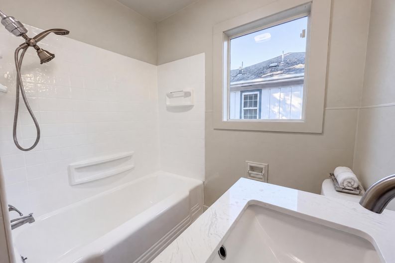 Photo 17 of 23 of 563 Manbrin Dr N, Keizer, OR