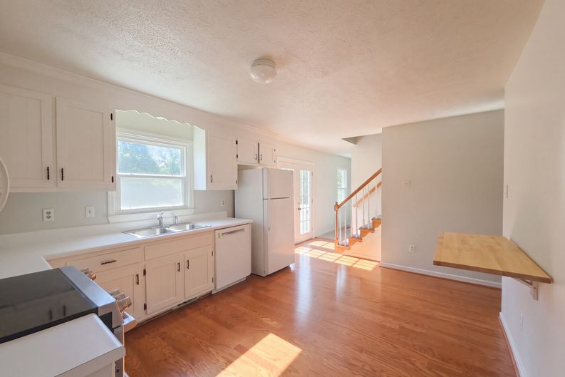 Photo 6 of 19 of 8921 Basswood Dr, Quinton, VA