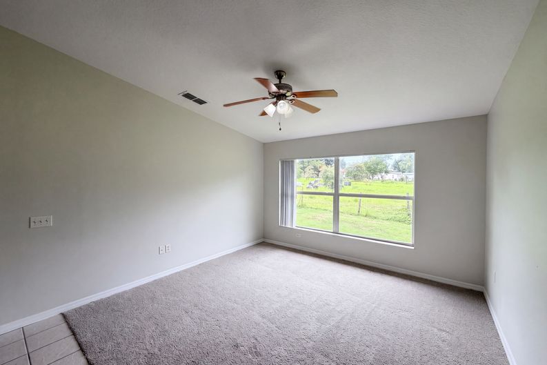Photo 4 of 27 of 37209 Grassy Hill Ln, Dade City, FL