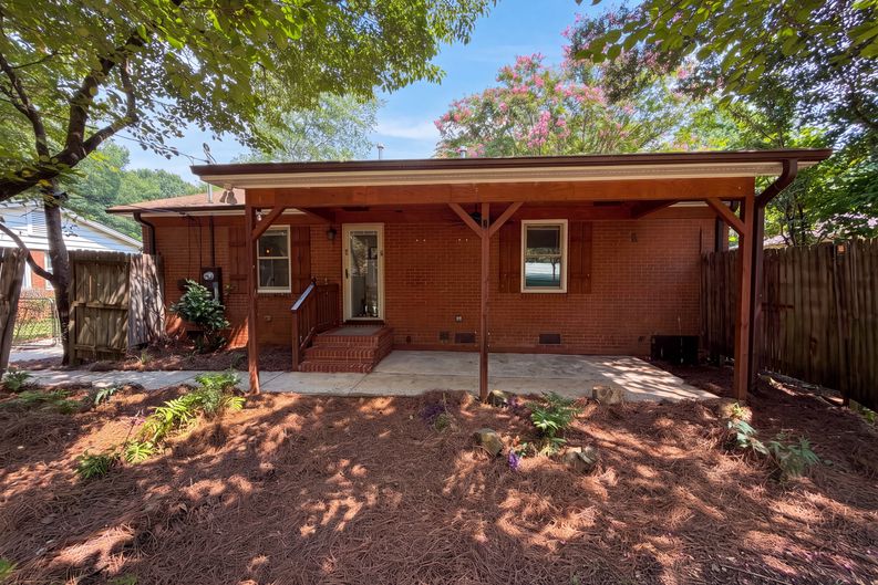 Photo 5 of 23 of 713 Ridgedale Ct, Charlotte, NC