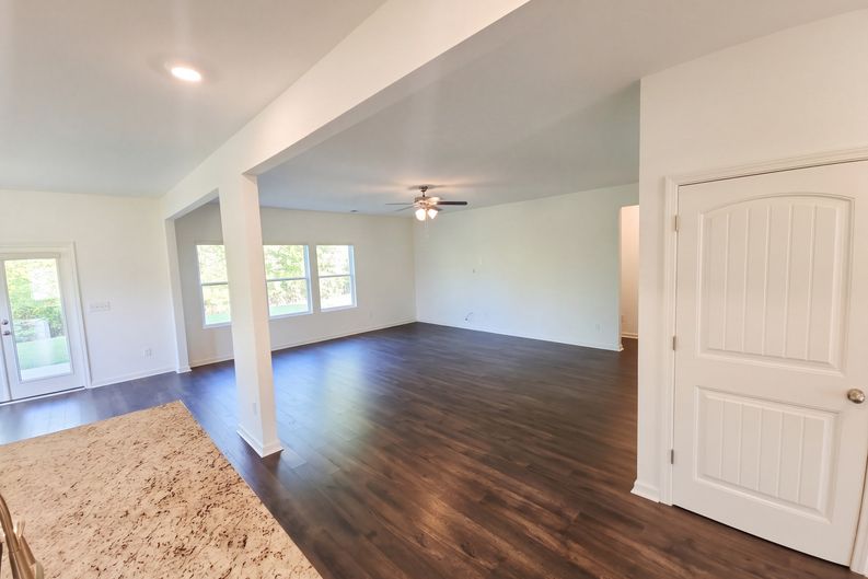 Photo 3 of 24 of 1105 Merion Dr, Calera, AL