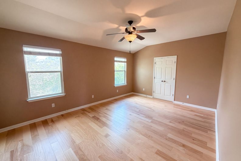Photo 4 of 36 of 12016 Timber Heights Dr, Austin, TX