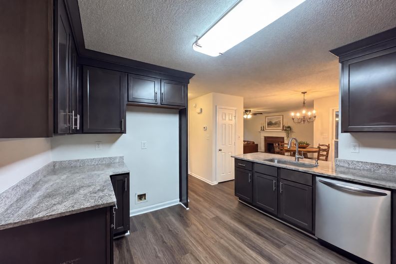 Photo 8 of 23 of 1012 Crown Corners Dr, McDonough, GA