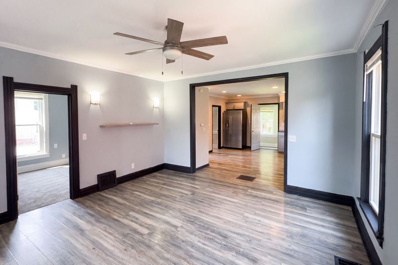 Photo 3 of 32 of 608 Howland Ave, Toledo, OH