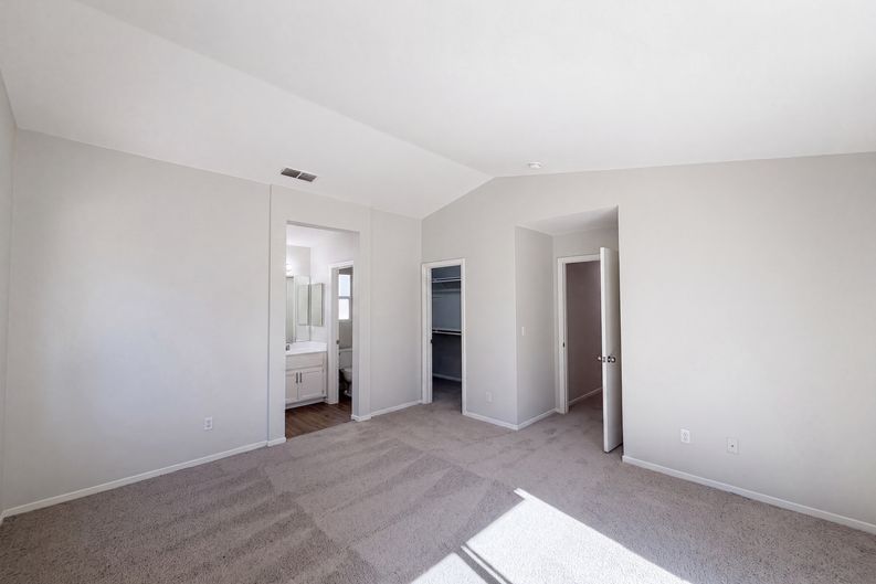 Photo 23 of 45 of 1570 Arcola Ave, Sacramento, CA