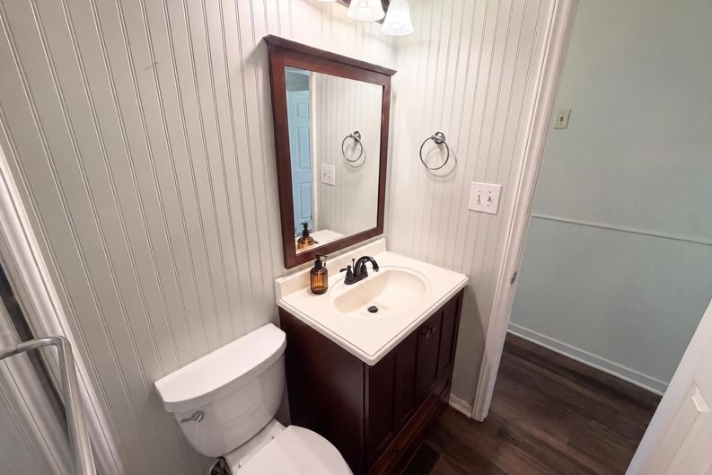 Photo 15 of 23 of 5100 Robinwood Dr, Charlotte, NC