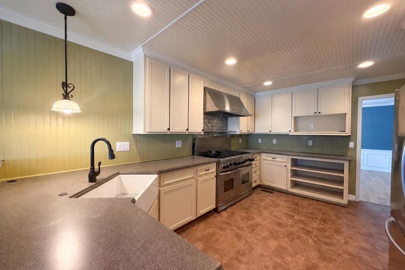 Photo 7 of 31 of 3795 Churchill Dr, Marietta, GA