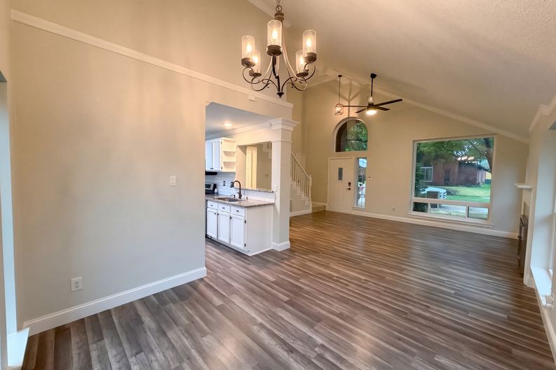 Photo 9 of 31 of 2228 Silverthorn Ln, Flower Mound, TX