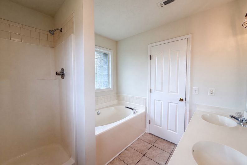 Photo 11 of 22 of 8018 Valencia Dr, Smyrna, TN