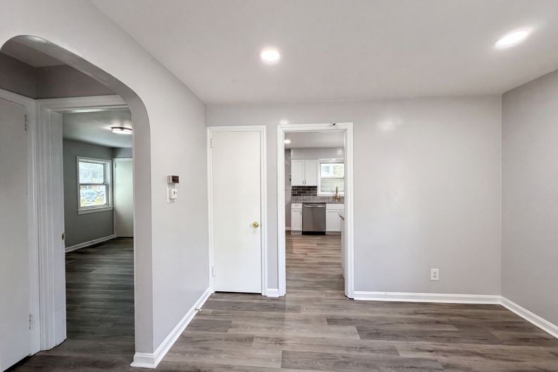 Photo 5 of 18 of 7425 Martin St, Cincinnati, OH