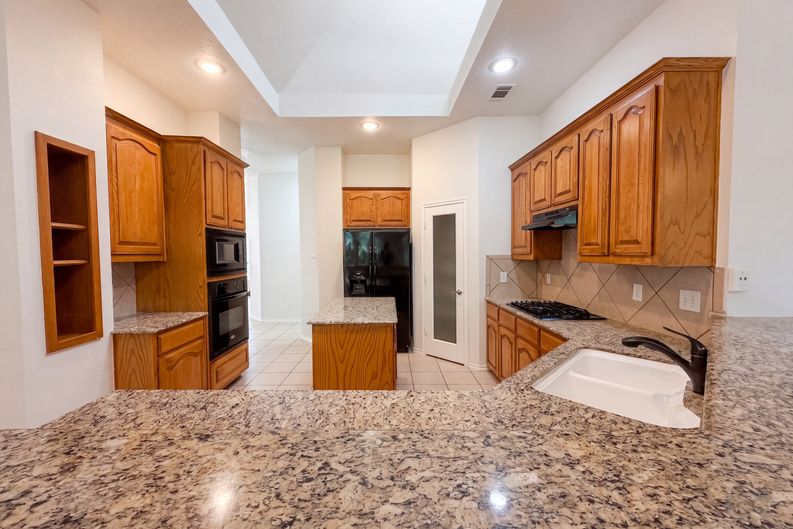 Photo 11 of 21 of 8526 Vista Grande Dr, Dallas, TX