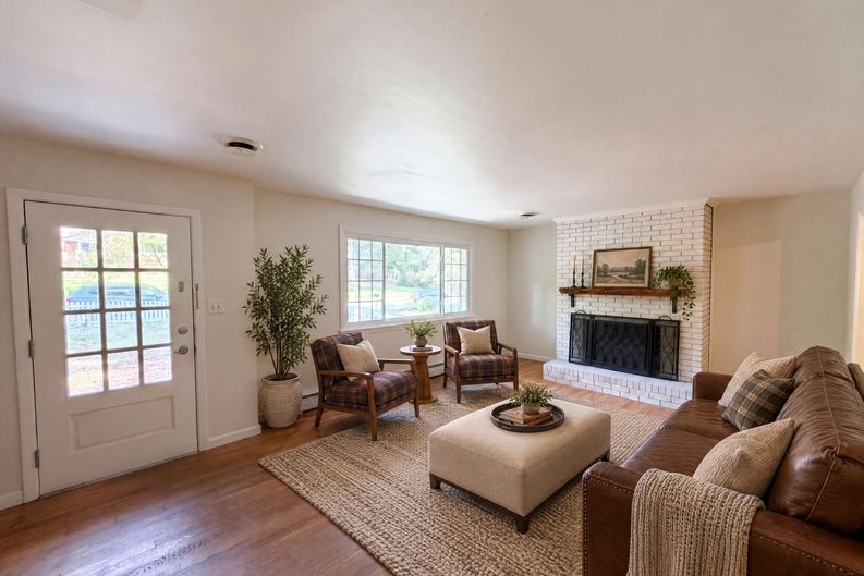 Photo 3 of 17 of 810 Beaver Dam Rd, Raleigh, NC