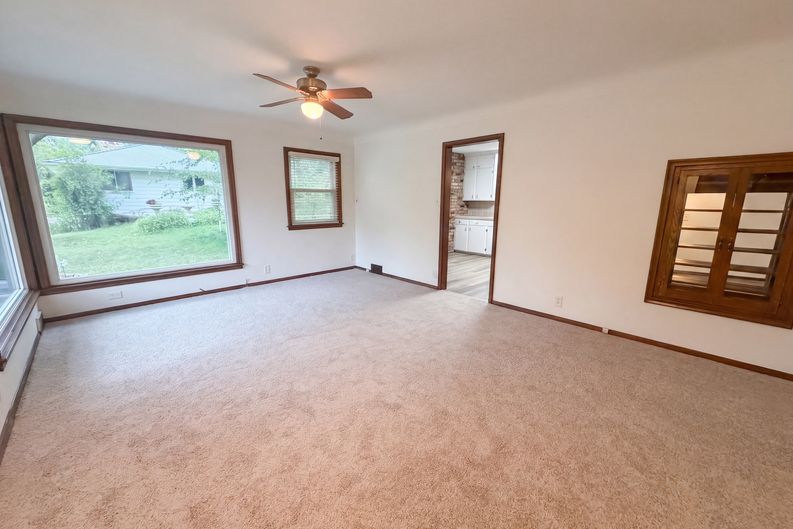 Photo 3 of 22 of 2804 Churchill St, Roseville, MN