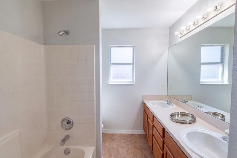 Photo 15 of 18 of 1021 Dekleva Dr, Apopka, FL