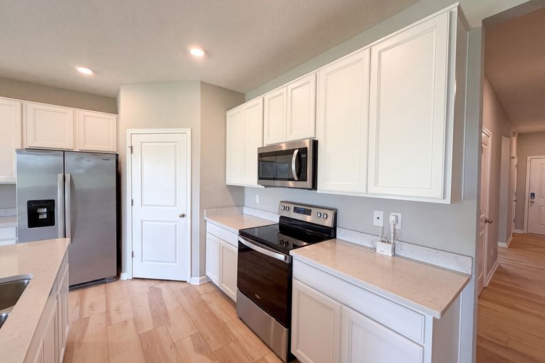 Photo 6 of 19 of 1671 Fairmount Dr, Greenfield, IN