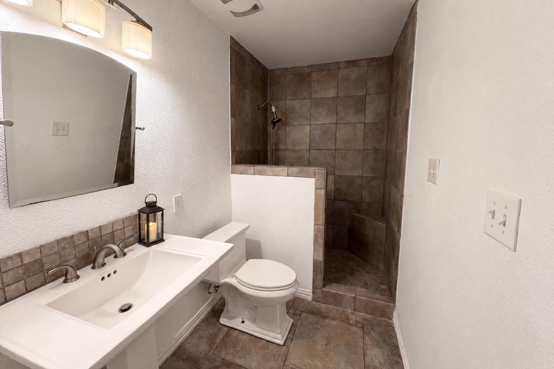 Photo 14 of 18 of 1613 Mullins Dr, Plano, TX