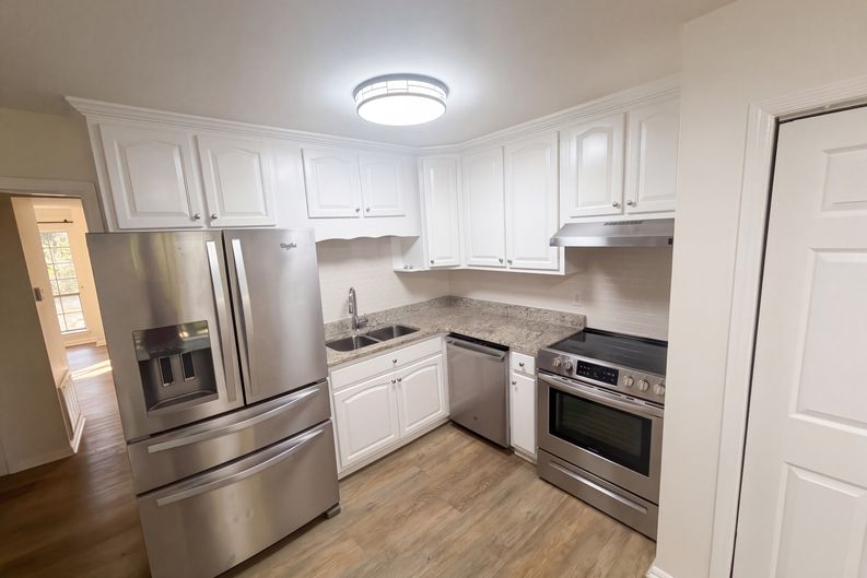 Photo 6 of 27 of 2024 Montreat Pkwy, Vestavia Hills, AL