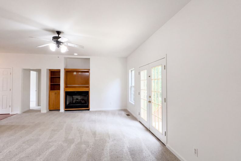 Photo 3 of 39 of 3073 Saratoga Dr, Dalton, GA