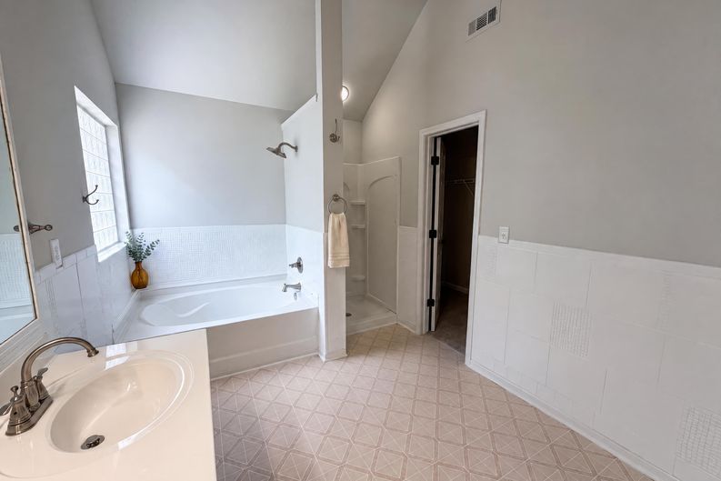 Photo 14 of 23 of 4024 Fifendrum Ln, Charlotte, NC