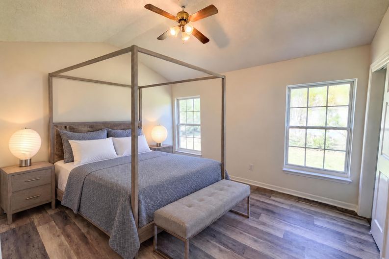 Photo 12 of 18 of 6032 Briggs Dr, Charlotte, NC