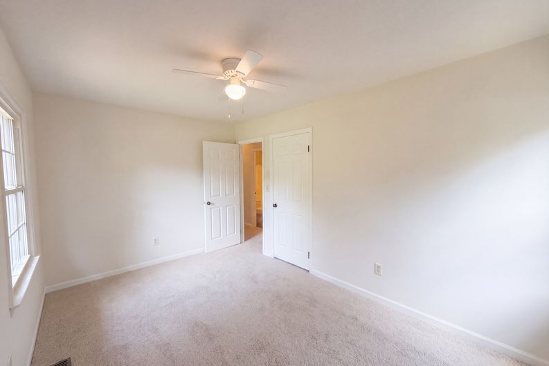 Photo 11 of 20 of 3221 Meadow Ln, Winston Salem, NC