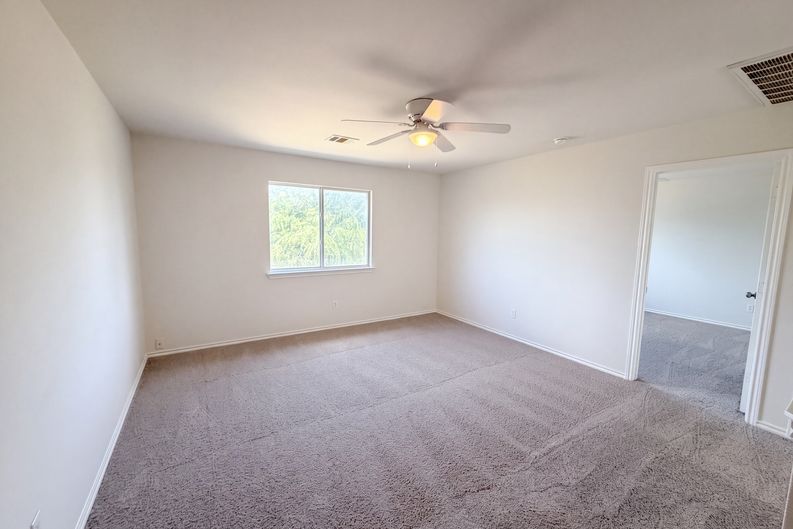 Photo 10 of 20 of 710 Encanto Dr, Leander, TX