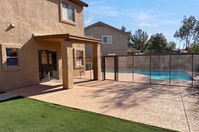 Photo 5 of 44 of 17279 W Tara Ln, Surprise, AZ