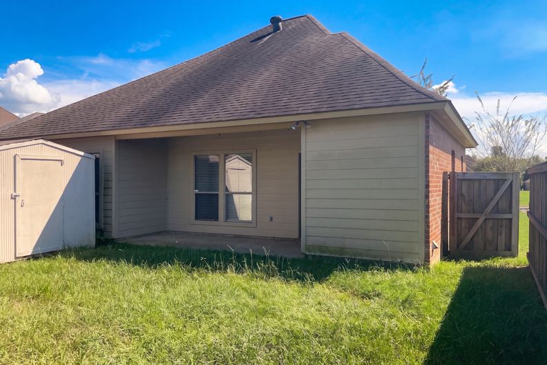 Photo 5 of 18 of 2621 Middletowne Dr, Zachary, LA