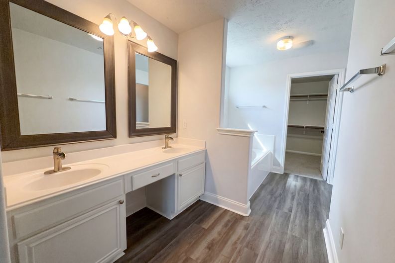 Photo 6 of 22 of 12111 Virline Ln, Houston, TX