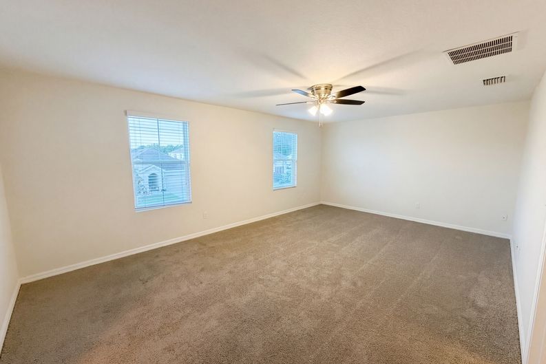 Photo 4 of 34 of 35687 Hillbrook Ave, Zephyrhills, FL