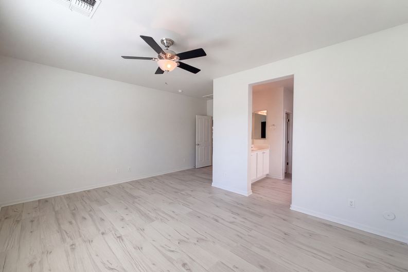 Photo 4 of 22 of 40877 W Bedford Dr, Maricopa, AZ
