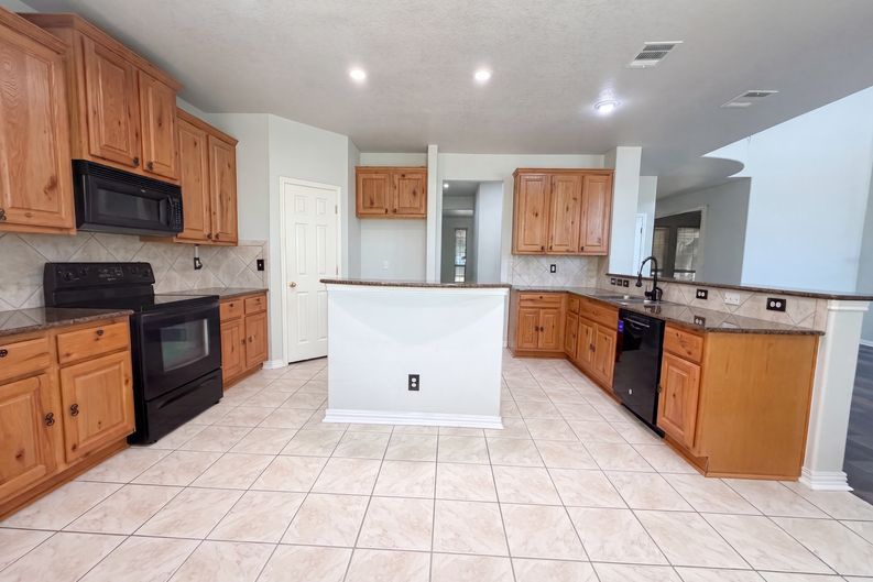 Photo 5 of 31 of 357 Frank Baum Dr, Schertz, TX