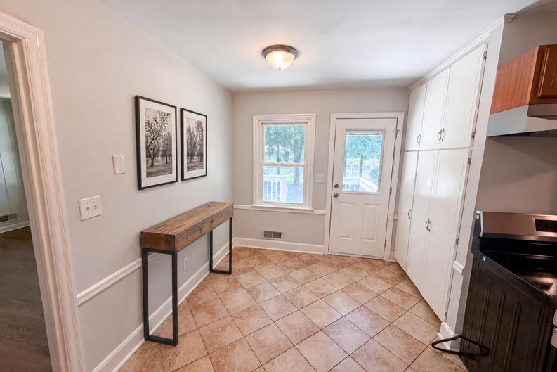 Photo 6 of 23 of 927 Greenlawn Dr, Columbia, SC