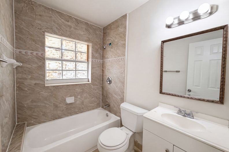 Photo 6 of 20 of 4403 NW 202nd St, Miami Gardens, FL