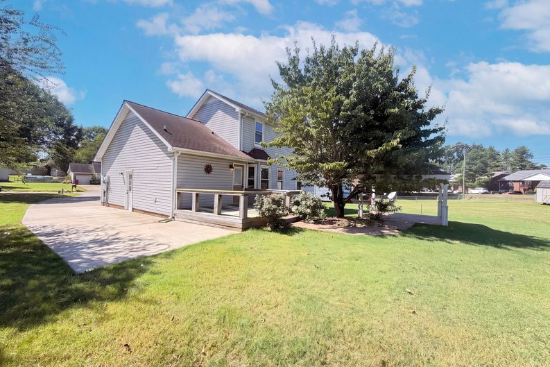 Photo 5 of 23 of 1819 Bourne Cir, Clarksville, TN