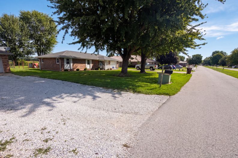 Photo 16 of 22 of 2584 E Phylbeck Ave, Terre Haute, IN