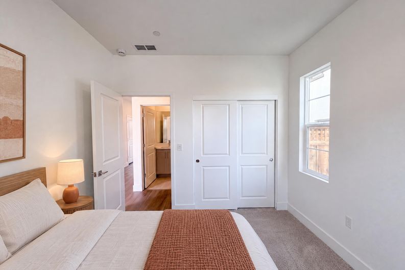 Photo 7 of 21 of 16207 Sculptor Ave, Lathrop, CA
