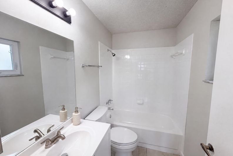 Photo 12 of 20 of 4610 Devon Ave, Lakeland, FL
