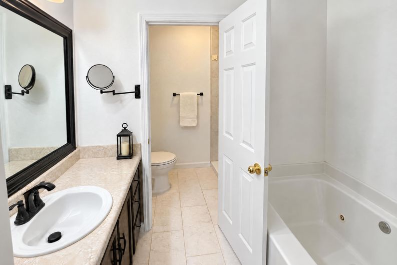Photo 12 of 18 of 115 Bridgeview Dr, Anderson, SC