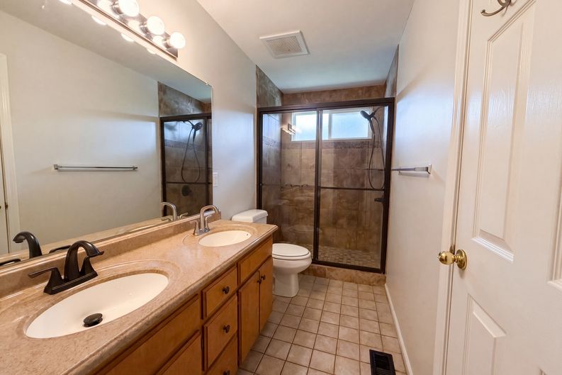 Photo 9 of 18 of 832 Stone Hedge Ct, Old Hickory, TN