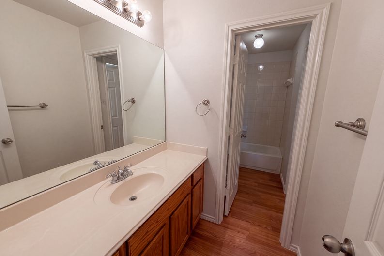 Photo 13 of 31 of 1402 Stone Oak Ct, Cedar Hill, TX