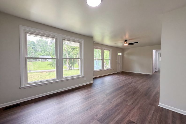 Photo 3 of 18 of 724 Woodmere Dr, Nashville, TN
