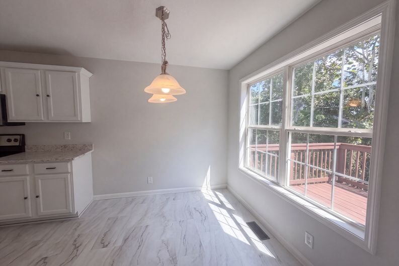 Photo 9 of 24 of 3148 Brook Hill Dr, Clarksville, TN